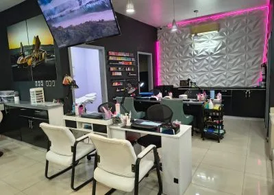 Chop Shop Salon de Belleza Interior seccion de las unas.