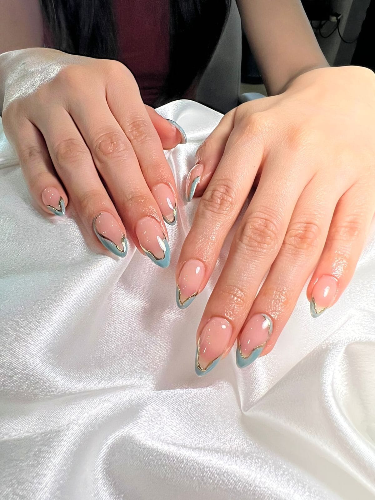 Uñas gelish en Chop Shop Tijuana Uñas gelish con acabado brillante en Chop Shop Tijuana